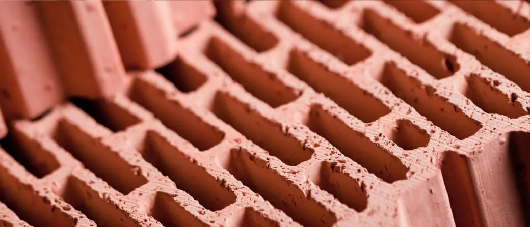 Pustak ceramiczny szlifowany vs zwykły pustak ceramiczny - wyjaśniamy różnicę